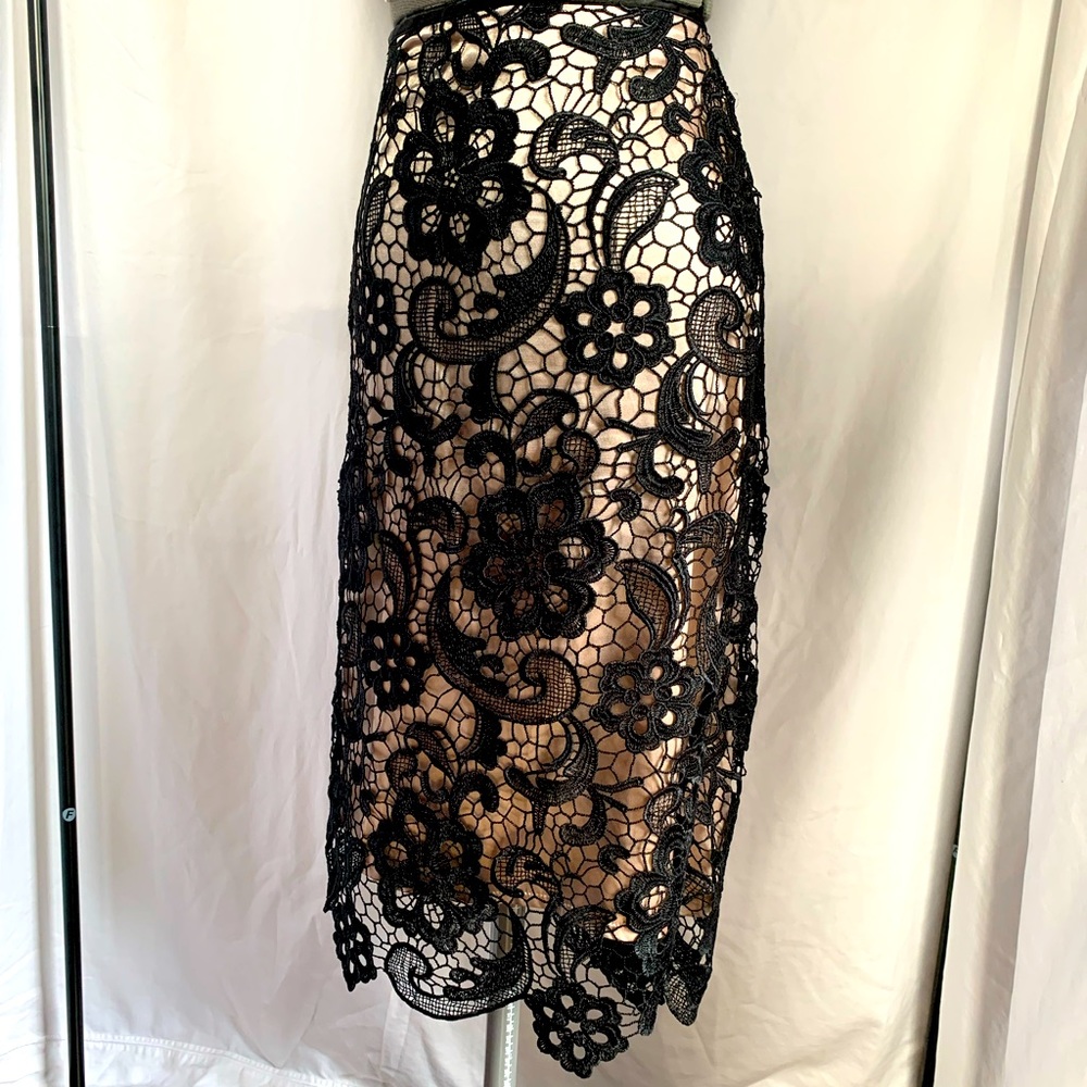 Monroe & Main Black pencil skirt with a Flora embroidery